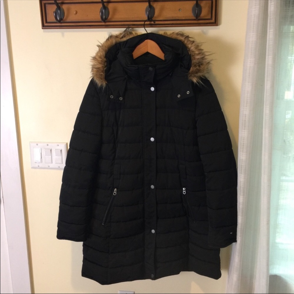 •Tommy Hilfiger Black Puffer Coat•